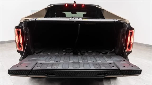2025 GMC Hummer EV - Image 11 of 31
