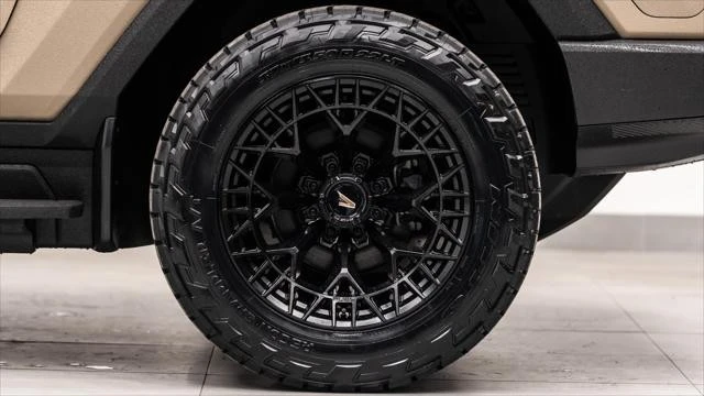 2025 GMC Hummer EV - Image 20 of 31