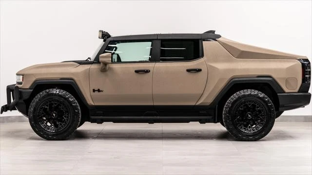2025 GMC Hummer EV - Image 16 of 31