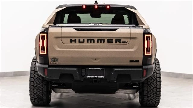 2025 GMC Hummer EV - Image 9 of 31