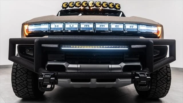 2025 GMC Hummer EV - Image 24 of 31