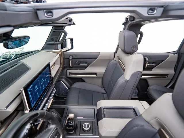 2025 GMC Hummer EV - Image 30 of 31