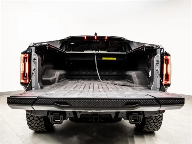 2025 GMC Hummer EV - Image 20 of 31