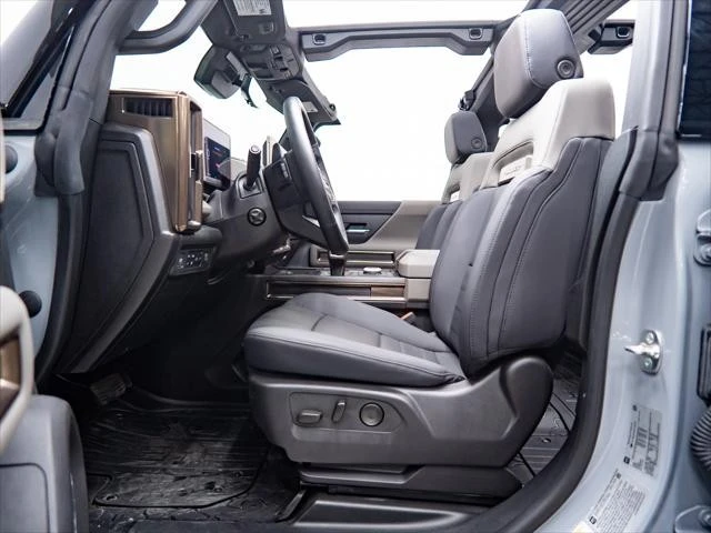 2025 GMC Hummer EV - Image 29 of 31