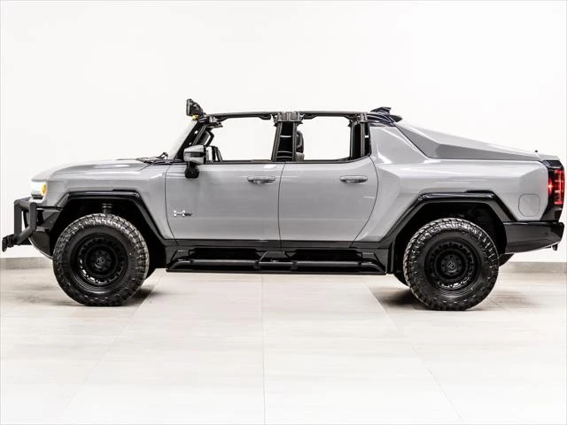 2025 GMC Hummer EV - Image 28 of 31
