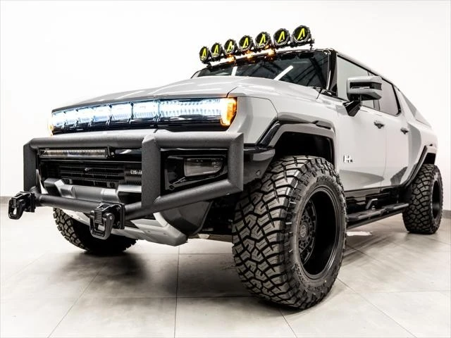 2025 GMC Hummer EV - Image 7 of 31