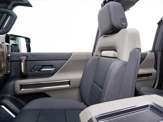 2025 GMC Hummer EV - Image 31 of 31