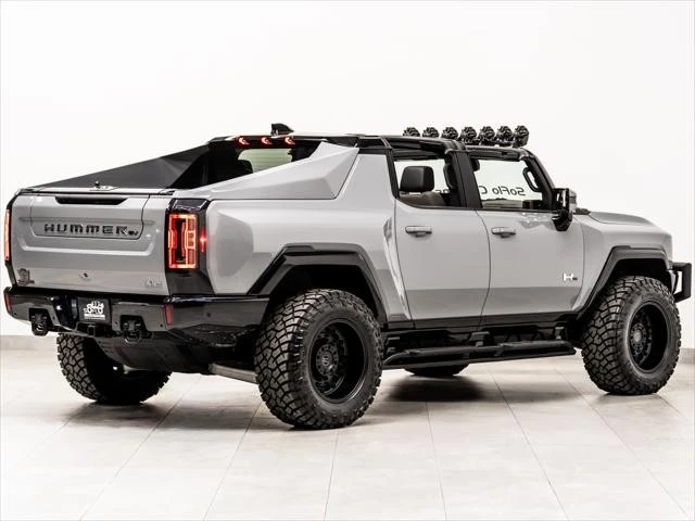 2025 GMC Hummer EV - Image 26 of 31