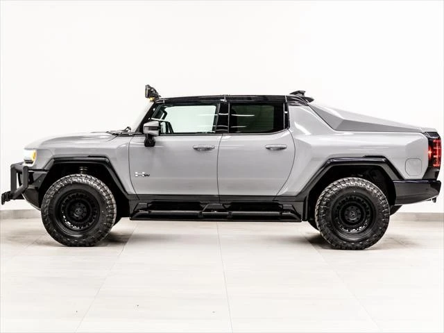 2025 GMC Hummer EV - Image 22 of 31