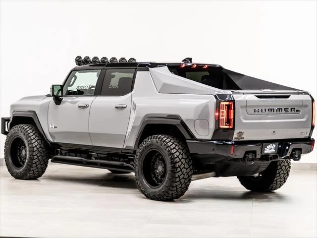 2025 GMC Hummer EV - Image 21 of 31