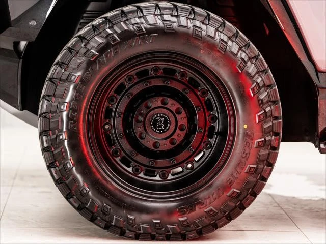 2025 GMC Hummer EV - Image 24 of 31