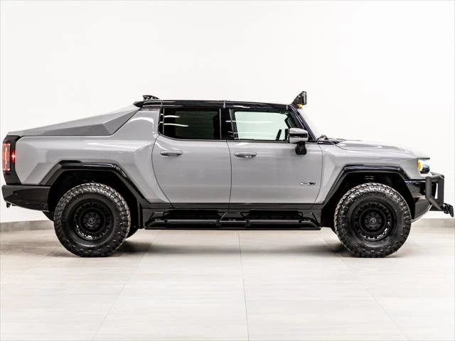 2025 GMC Hummer EV - Image 15 of 31