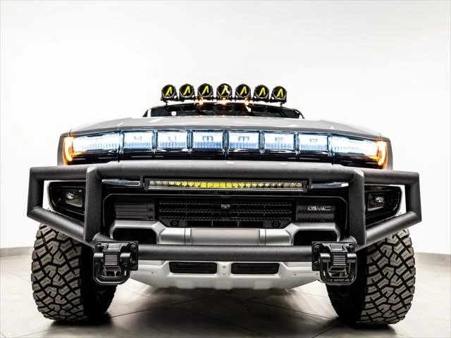2025 GMC Hummer EV - Image 10 of 31