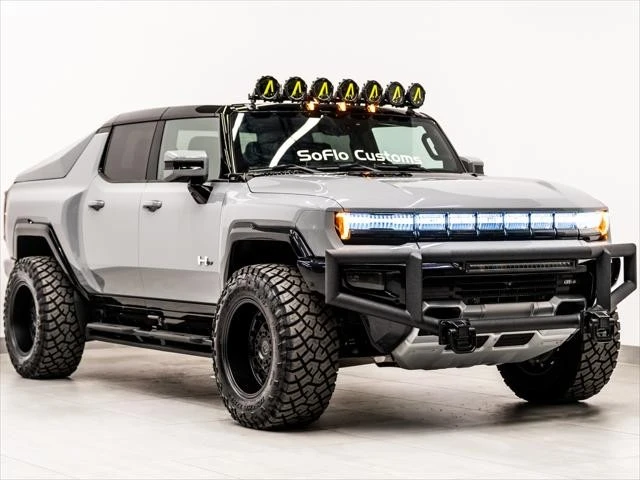2025 GMC Hummer EV - Image 12 of 31