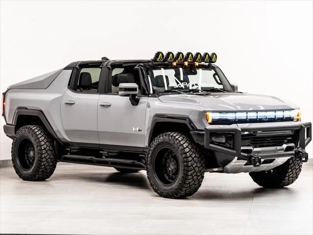 2025 GMC Hummer EV - Image 25 of 31