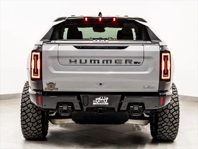 2025 GMC Hummer EV - Image 17 of 31