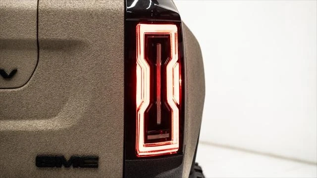 2025 GMC Hummer EV - Image 10 of 21