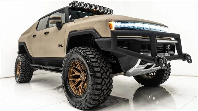 2025 GMC Hummer EV - Image 5 of 21