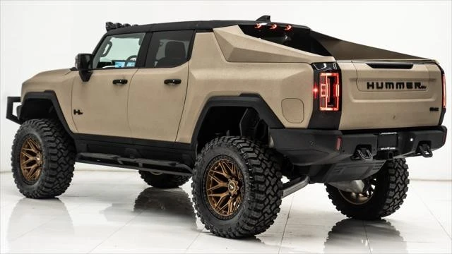 2025 GMC Hummer EV - Image 15 of 21