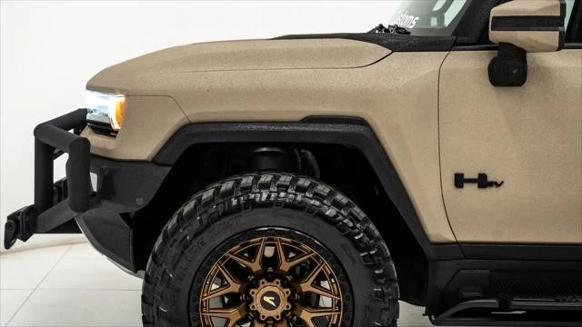 2025 GMC Hummer EV - Image 19 of 21