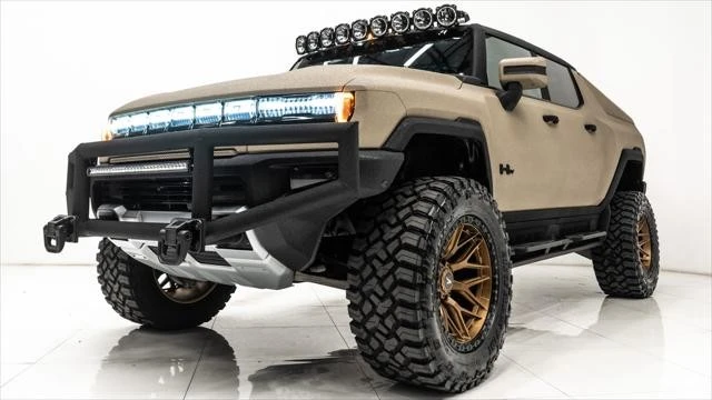 2025 GMC Hummer EV - Image 20 of 21