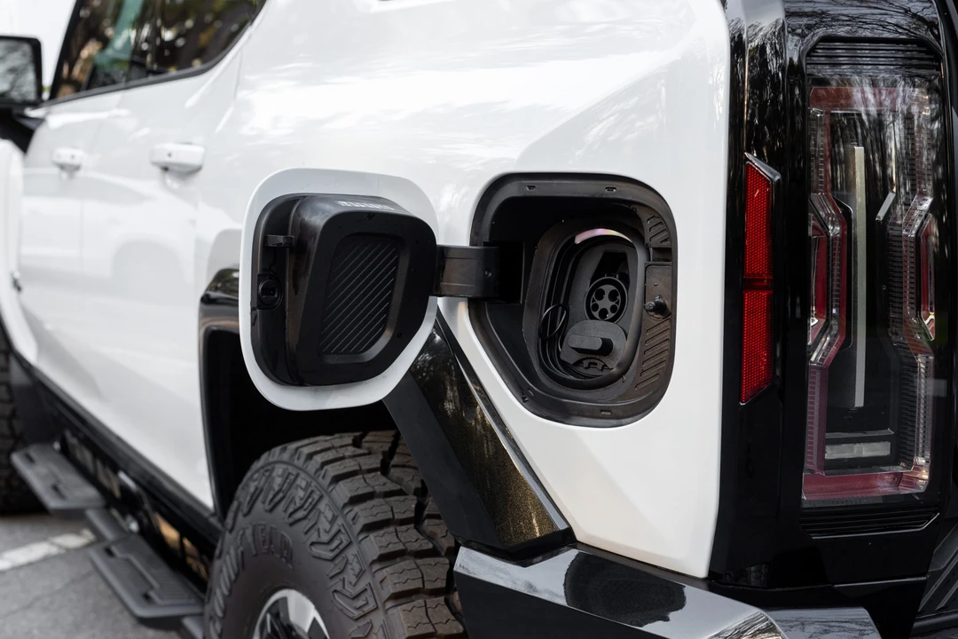 2025 GMC Hummer EV - Image 31 of 31
