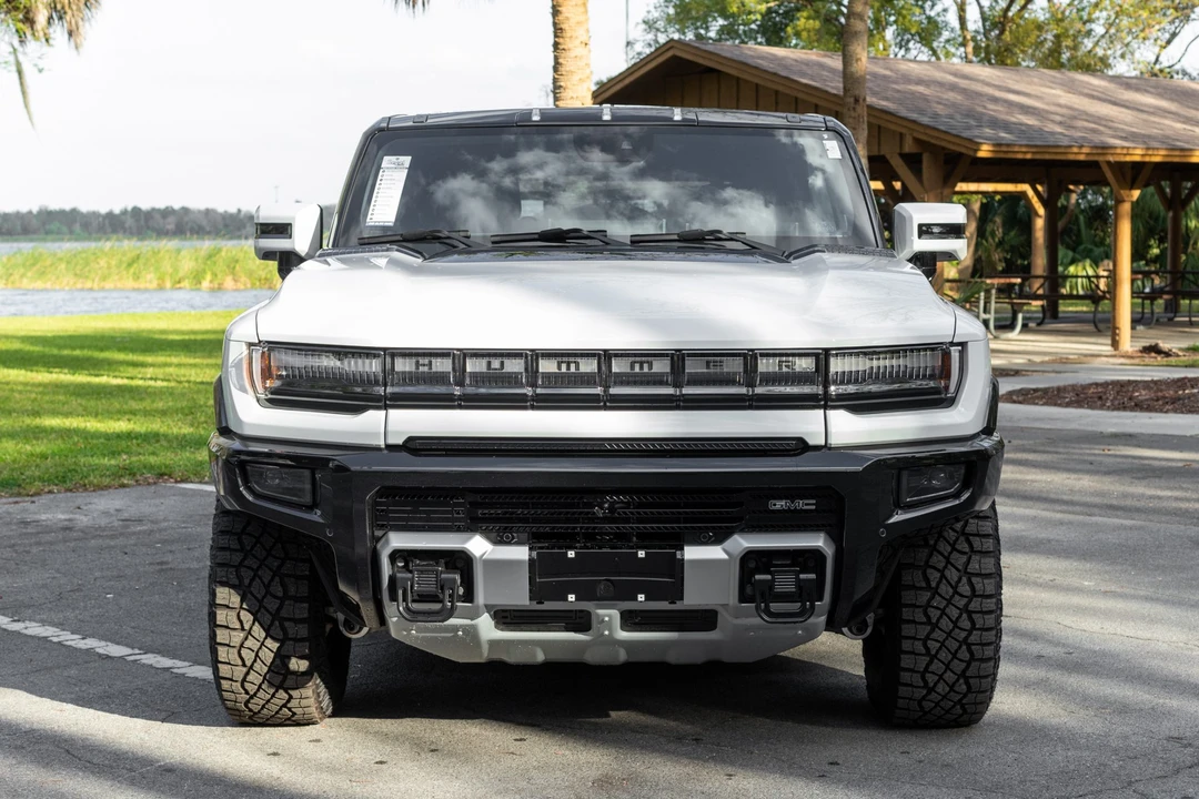 2025 GMC Hummer EV - Image 2 of 31