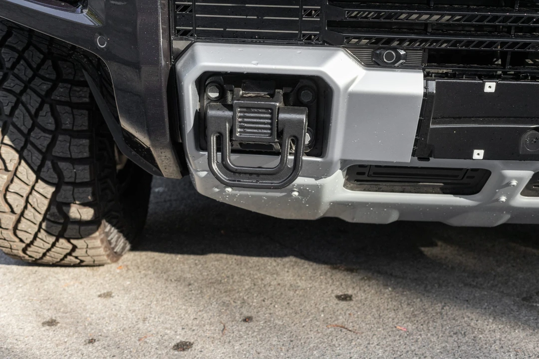 2025 GMC Hummer EV - Image 21 of 31