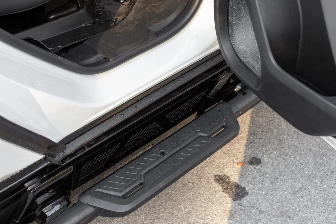 2025 GMC Hummer EV - Image 27 of 31