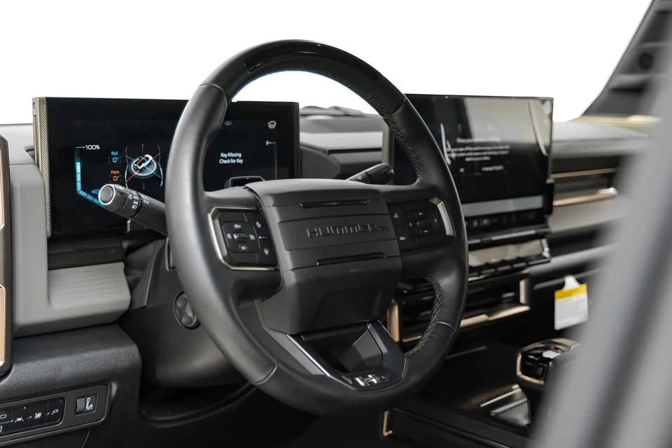 2025 GMC Hummer EV - Image 18 of 20