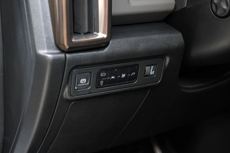 2025 GMC Hummer EV - Image 19 of 20