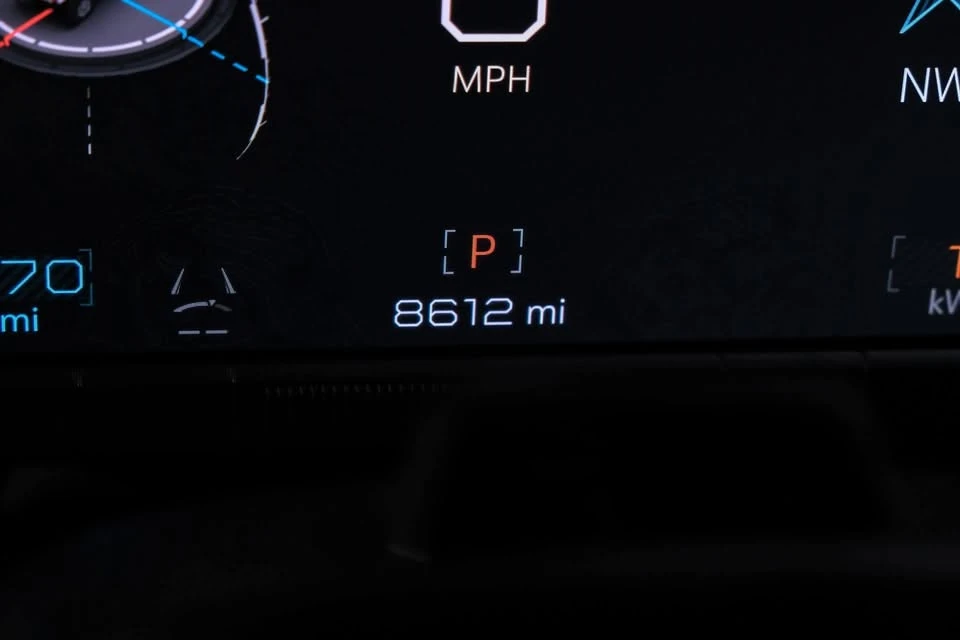 2025 GMC Hummer EV - Image 10 of 20