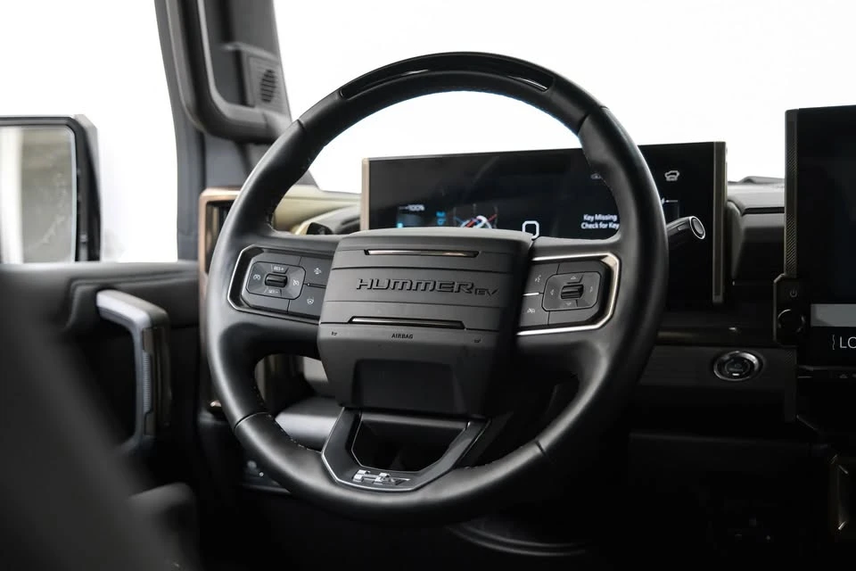 2025 GMC Hummer EV - Image 15 of 20