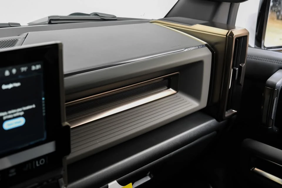 2025 GMC Hummer EV - Image 3 of 20