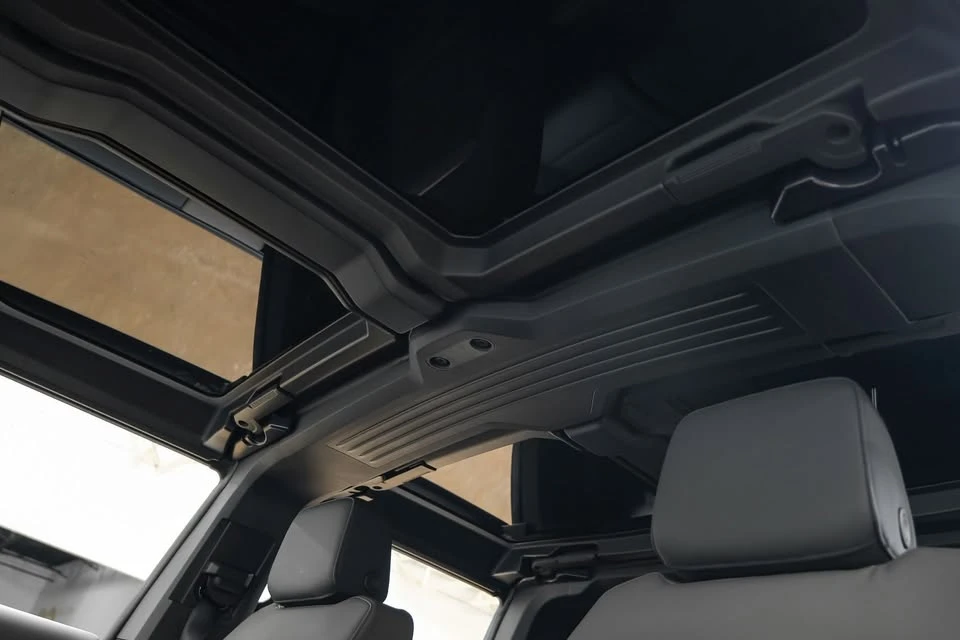2025 GMC Hummer EV - Image 13 of 20