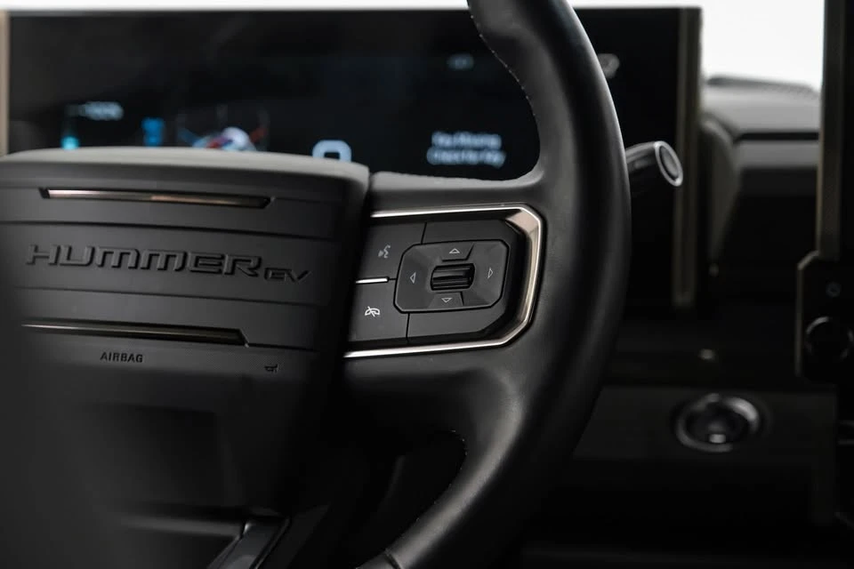 2025 GMC Hummer EV - Image 7 of 20