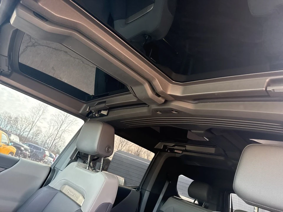2025 GMC Hummer EV - Image 6 of 8