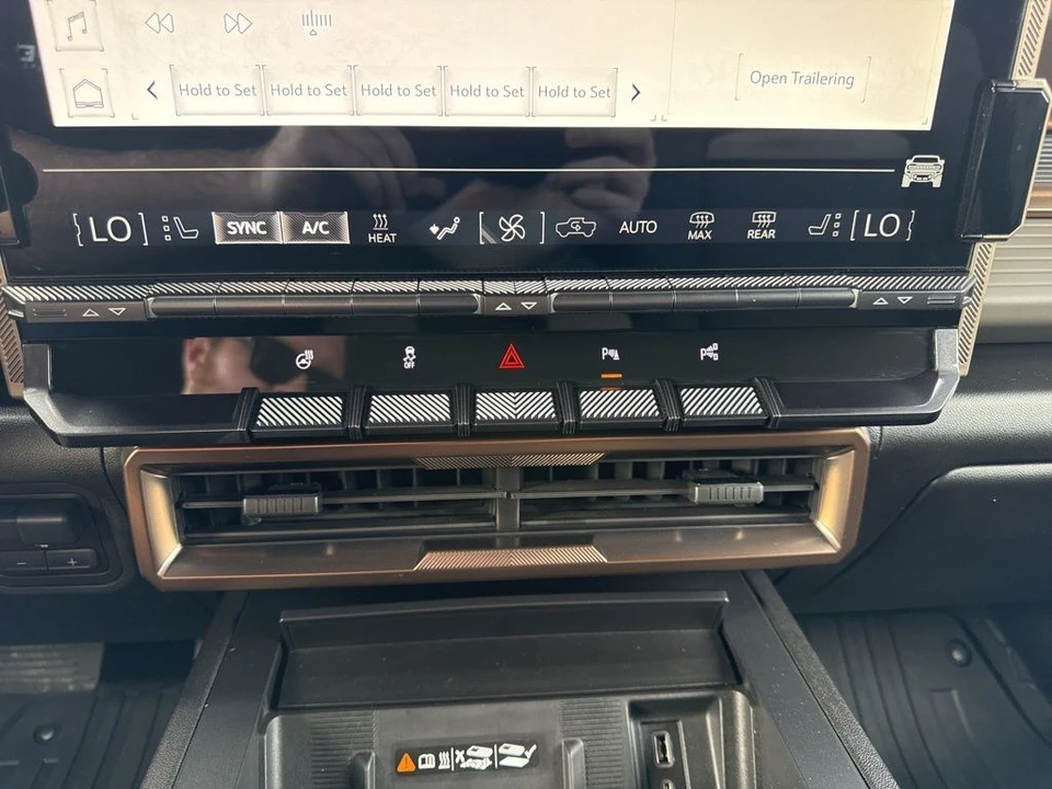 2025 GMC Hummer EV - Image 20 of 21