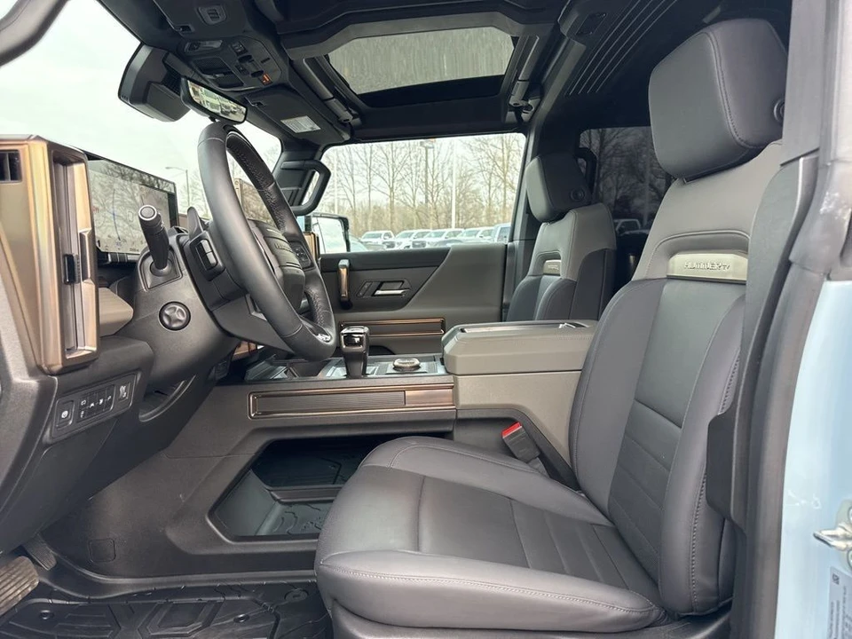 2025 GMC Hummer EV - Image 9 of 21