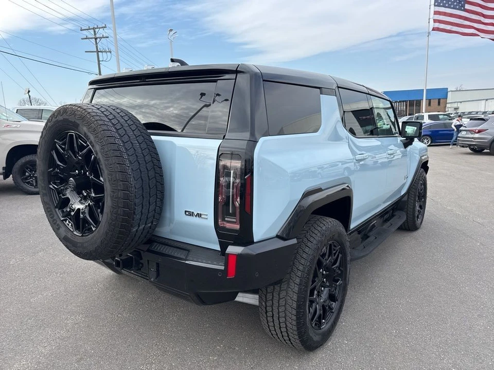 2025 GMC Hummer EV - Image 5 of 21