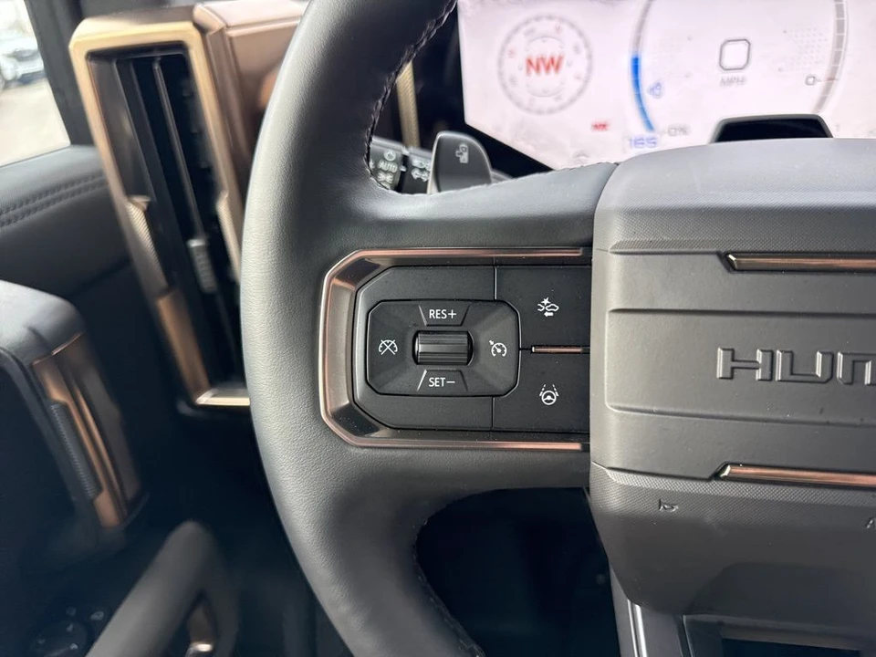 2025 GMC Hummer EV - Image 16 of 21