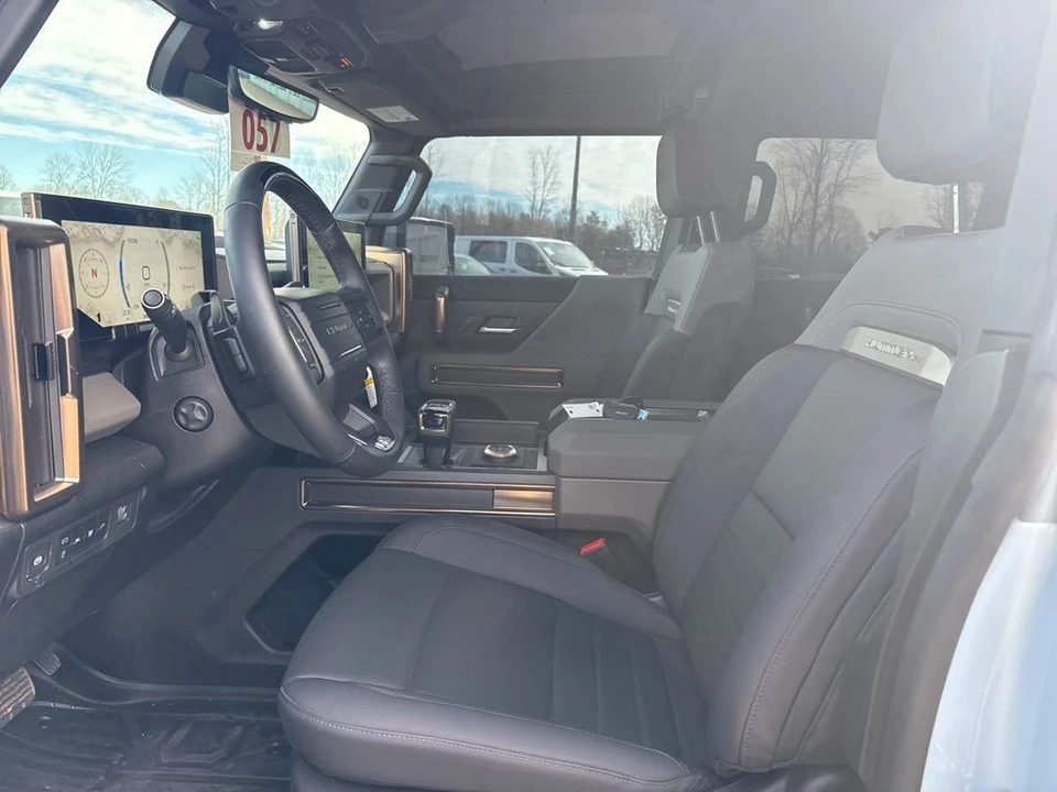 2025 GMC Hummer EV - Image 5 of 8