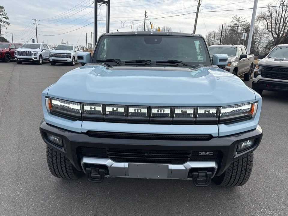 2025 GMC Hummer EV - Image 8 of 21