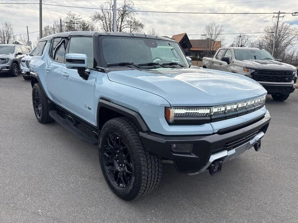 2025 GMC Hummer EV - Image 7 of 21