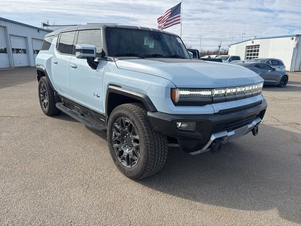 2025 GMC Hummer EV - Image 4 of 8