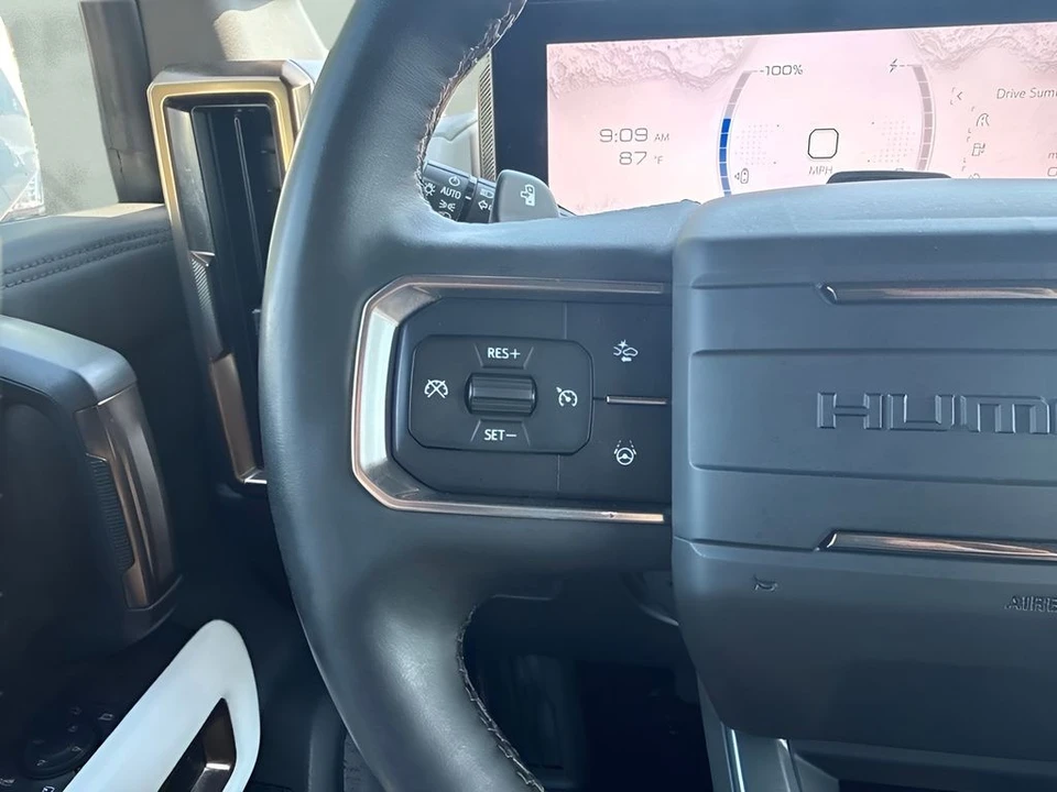 2025 GMC Hummer EV - Image 16 of 31