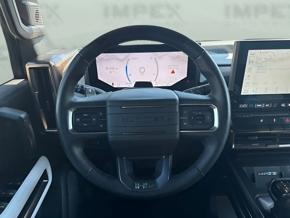 2025 GMC Hummer EV - Image 15 of 31