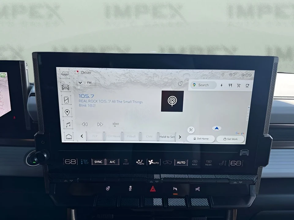 2025 GMC Hummer EV - Image 19 of 31