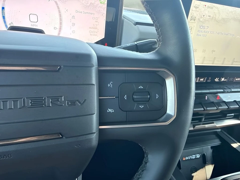 2025 GMC Hummer EV - Image 17 of 31