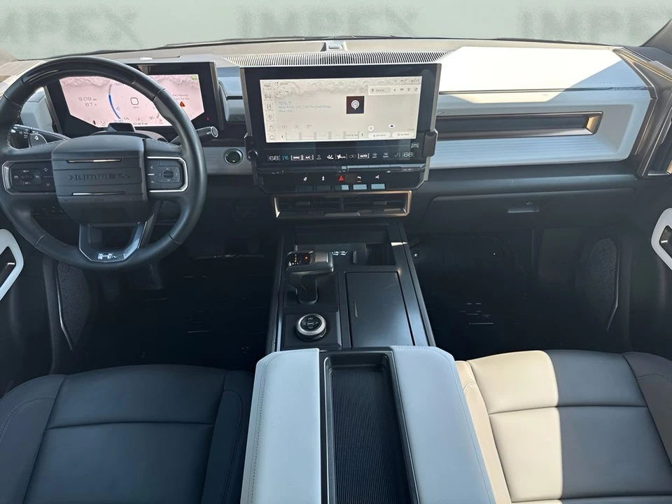 2025 GMC Hummer EV - Image 14 of 31